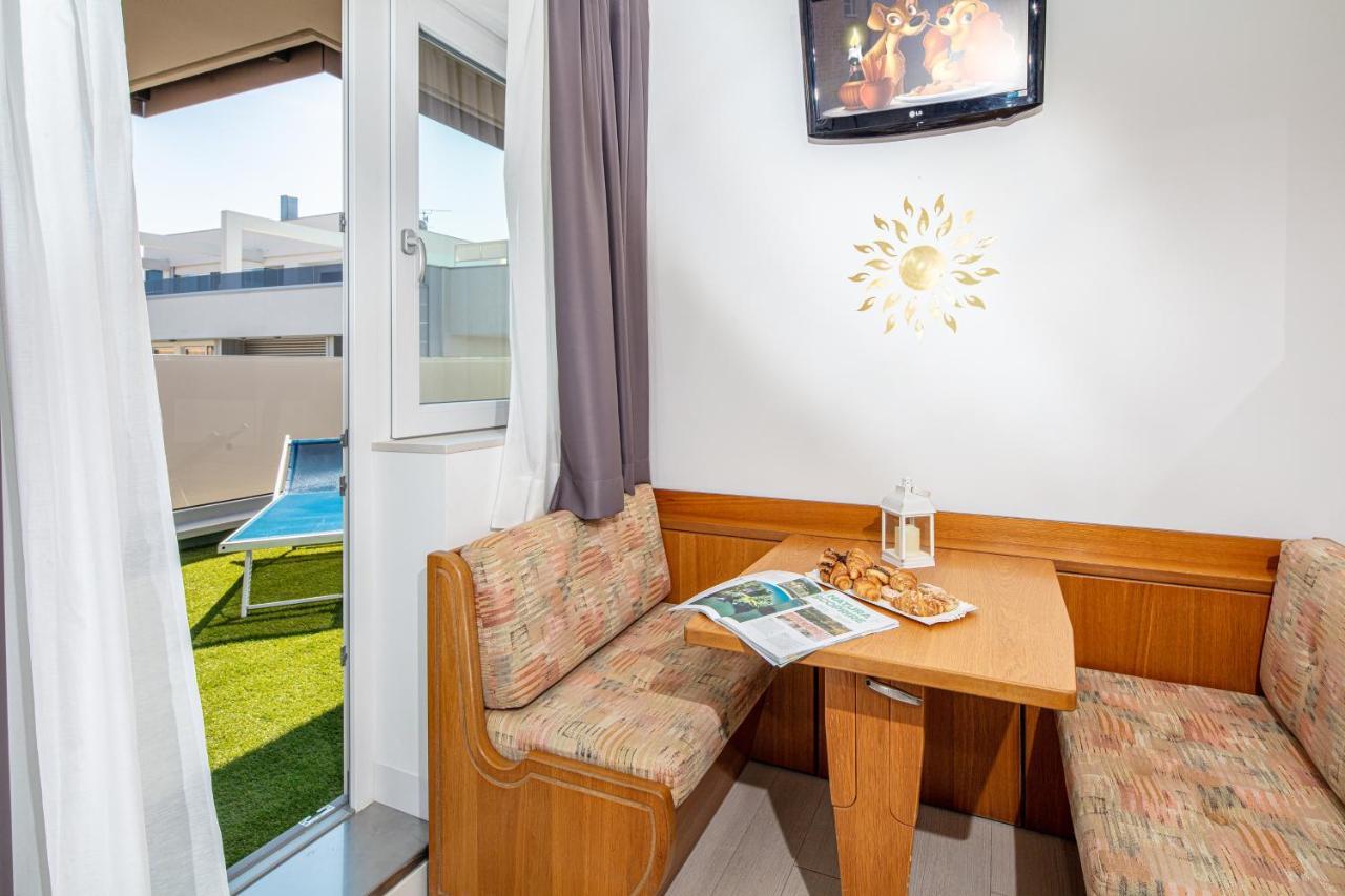 Hotel Alexander Bibione Eksteriør billede